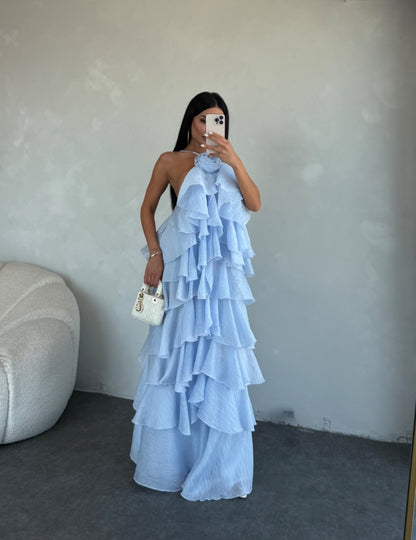 Abito CECILIA Elegante e scenografico, questo abito è realizzato in un leggero tessuto plissé effetto stropicciato.