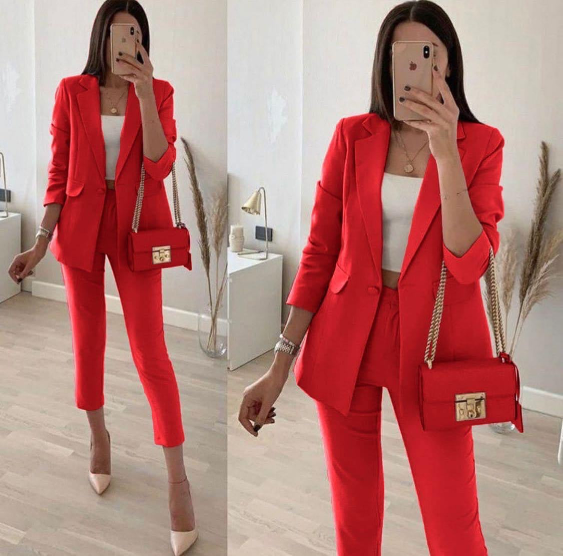 Tailleur Maria Vittoria giacca foderata con pantaloni sigaretta in coordinato tessuto leggermente elasticizzato ottima vestibilita Made in Italy 🇮🇹