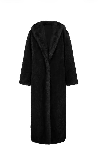 Pelliccia BRENDA Un modello avvolgente e sofisticato, caratterizzato da una linea dritta e dal volume morbido. Realizzato in pelliccia di visone ecologico di alta qualità, garantisce calore e comfort con un tocco glamour.