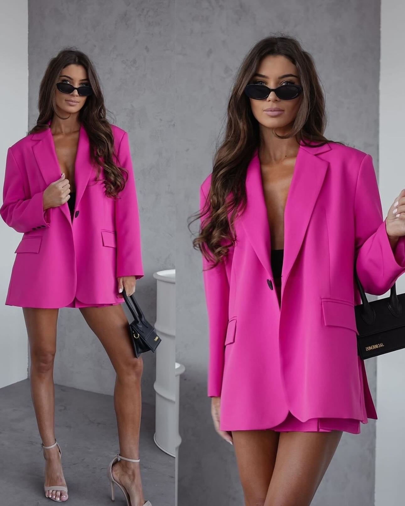 Tailleur SAMANTHA elegante completo composto da una giacca oversize e pantagonna in coordinati con un tocco sofisticato e moderno.