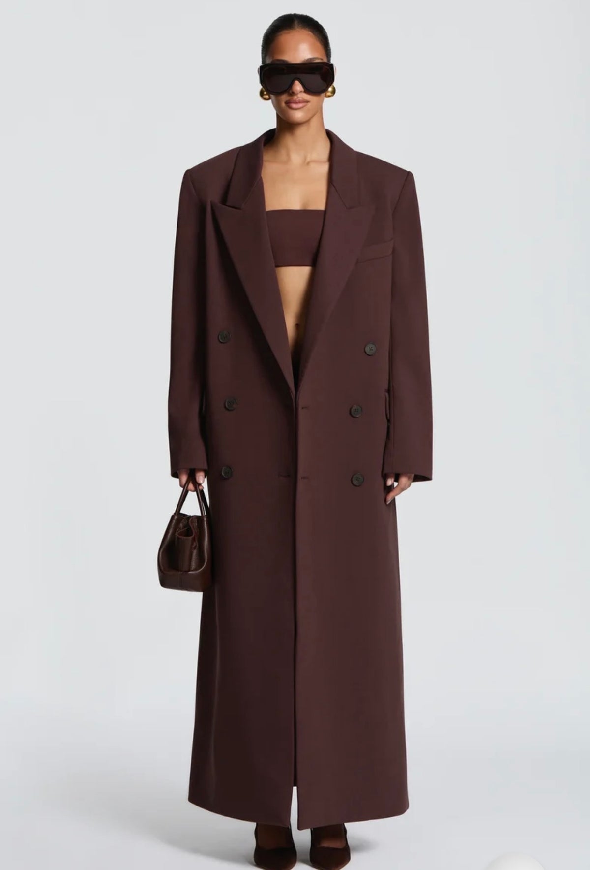 Promozione Cappotto ISABELLA  lungo dal taglio sartoriale con design doppiopetto e spalle strutturate. Elegante e versatile, perfetto per completare look sofisticati nelle giornate più fredde.