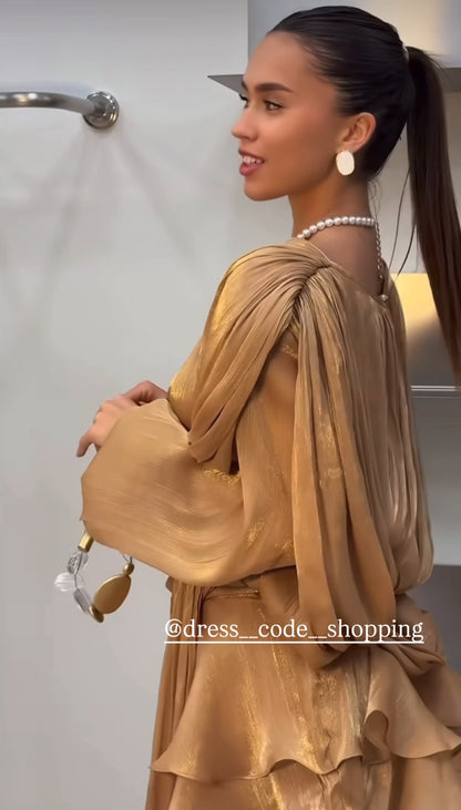 Mini dress CHARLOTTE in dettaglio plissettato su tutto l’abito, manica a sbuffo, elastico sul retro, spallina interna piu pantaloncino non fartelo scappare