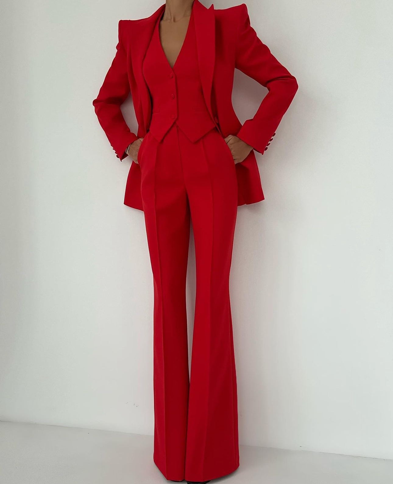 Tailleur Naomi blazer più gilet schiena scoperta pantaloni palazzo in coordinato