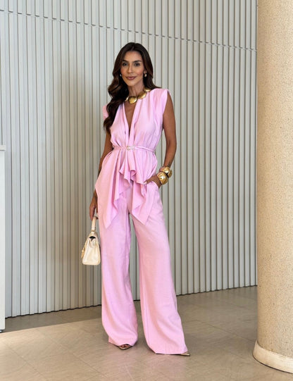 Coordinato Federica completo due pezzi + cinta tessuto misto lino e viscosa" è l'alleato perfetto per chi cerca un look sofisticato senza rinunciare alla freschezza.