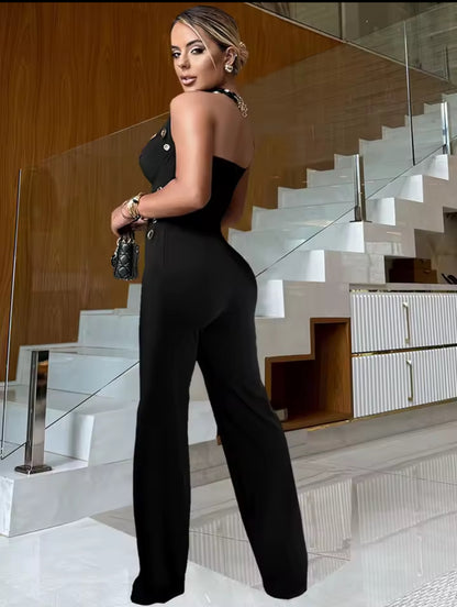 Coordinato MORGANA  Aggiungi un tocco di audacia e stile al tuo guardaroba con questo completo due pezzi nero, composto da un top e un pantalone a zampa. Il design si distingue per i dettagli in metallo ad anelli