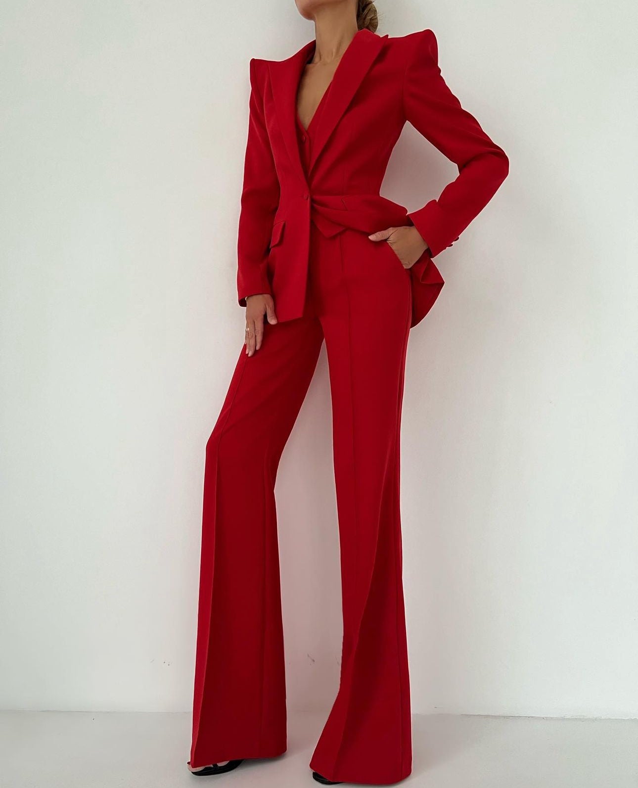 Tailleur Naomi blazer più gilet schiena scoperta pantaloni palazzo in coordinato