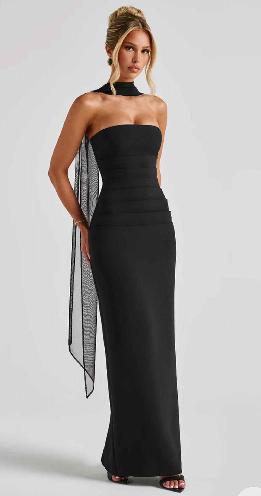 Long dress YIULIA tubino lungo è perfetto per mettere in risalto le forme femminili. Il foulard in tulle lungo può essere utilizzato per creare differenti look
