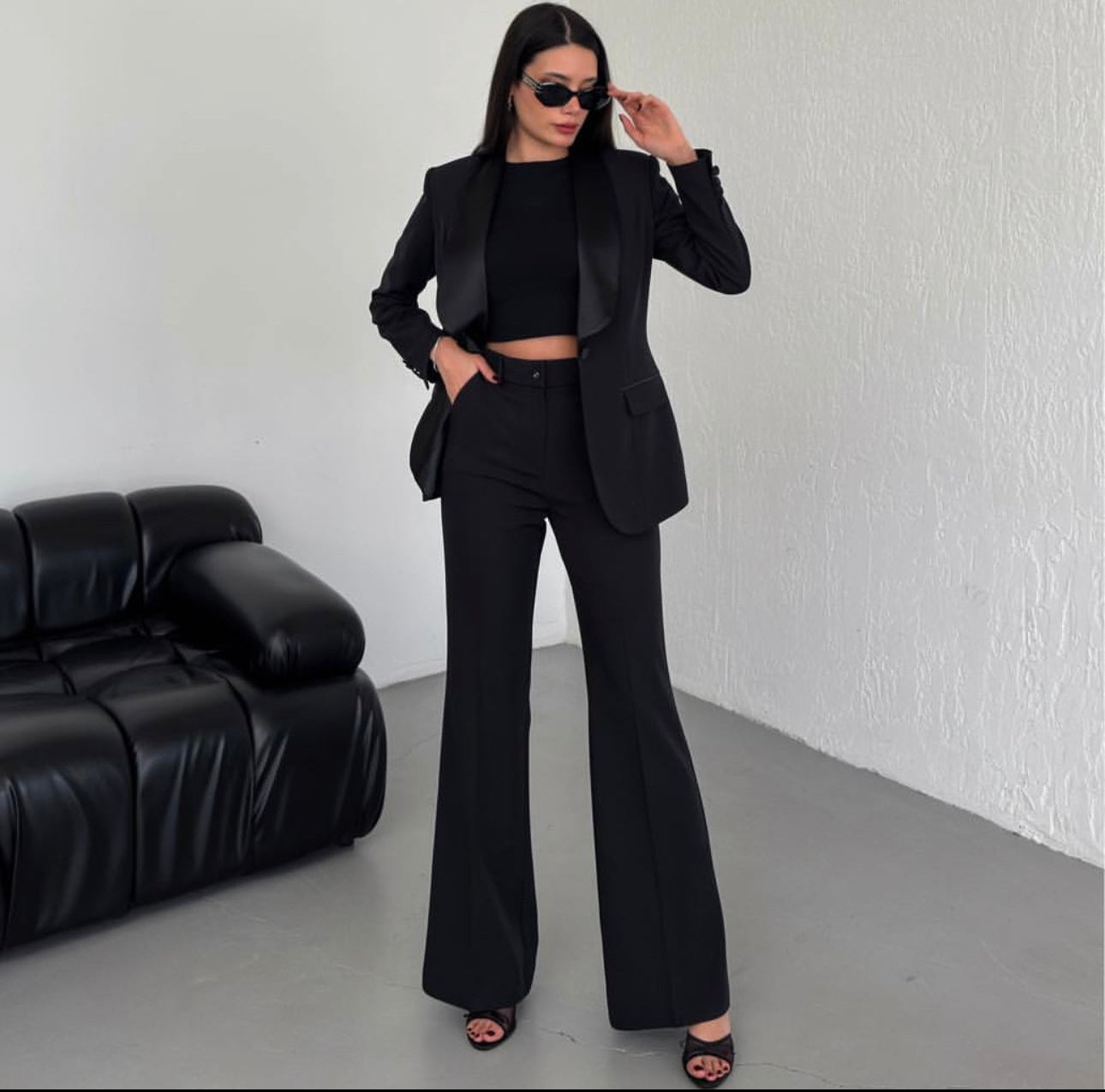 Tailleur Azzurra giacca colletto scialle in raso pantaloni palazzo vestibilita perfetta taglia dalla 38 alla 54 Made in Italy
