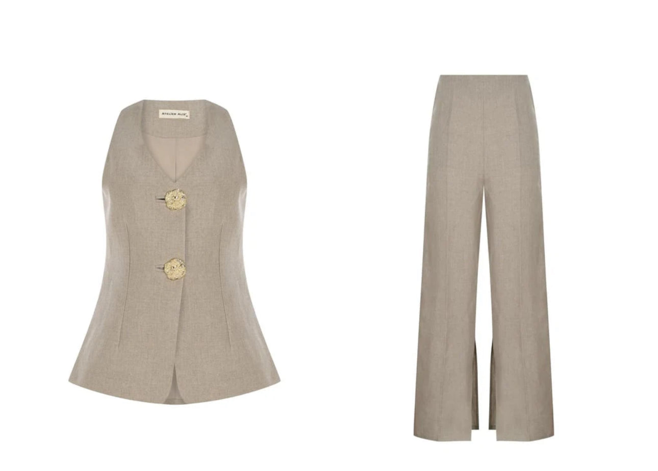 Tailleur OLIVIA smanicato con bottoni dorati imperiale