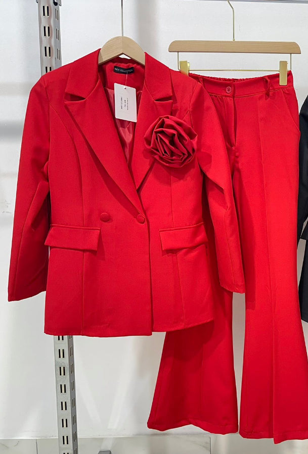 Tailleur KATIA Giacca doppio petto  con spilla estraibile pantalone Zampa tessuto leggermente elasticizzato ottima vestibilita Made in Italy 🇮🇹