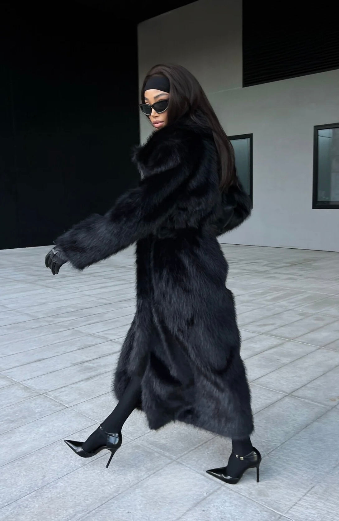 Pelliccia GIORGIA Avvolgente, sofisticato e ultra-morbido: questo cappotto lungo in ecopelliccia  porta il lusso in ogni look