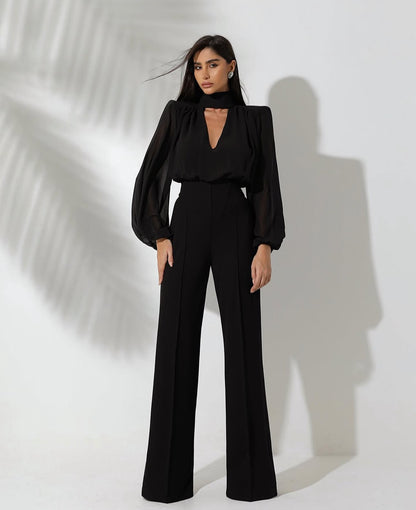 Jumpsuite MILENA Realizzata con materiali di alta qualità, è perfetta per ogni occasione grazie alla sua elegante vestibilità.