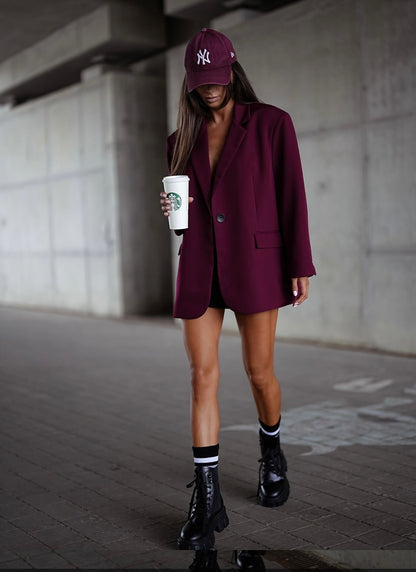 Tailleur SAMANTHA elegante completo composto da una giacca oversize e pantagonna in coordinati con un tocco sofisticato e moderno.