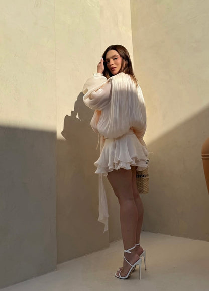 Mini dress CHARLOTTE in dettaglio plissettato su tutto l’abito, manica a sbuffo, elastico sul retro, spallina interna piu pantaloncino non fartelo scappare