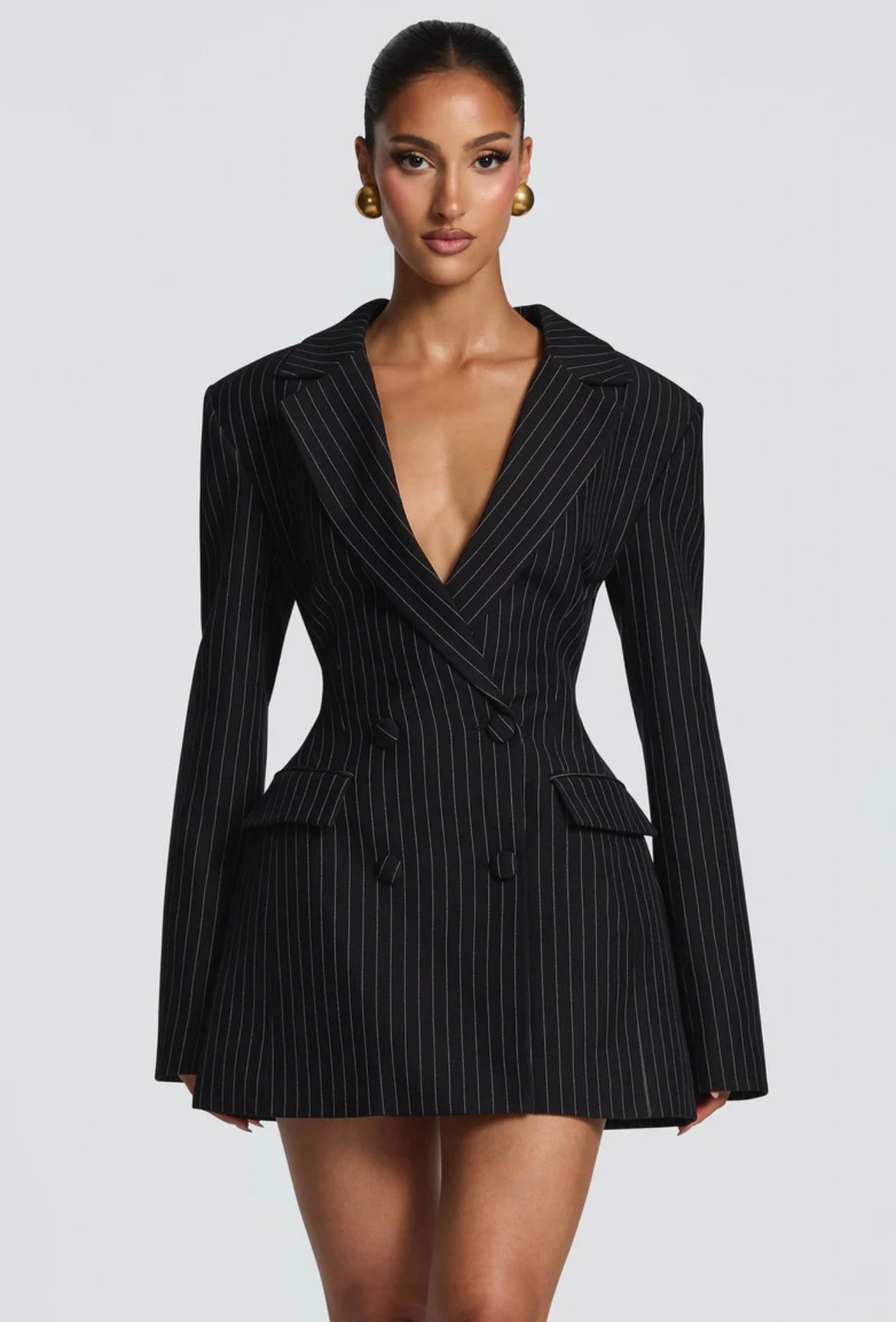 Blazer Dress AURORA 
Raffinato, moderno e irresistibilmente femminile.
In promo esclusiva con cintura in coordinato: lo stile perfetto per distinguerti con eleganza