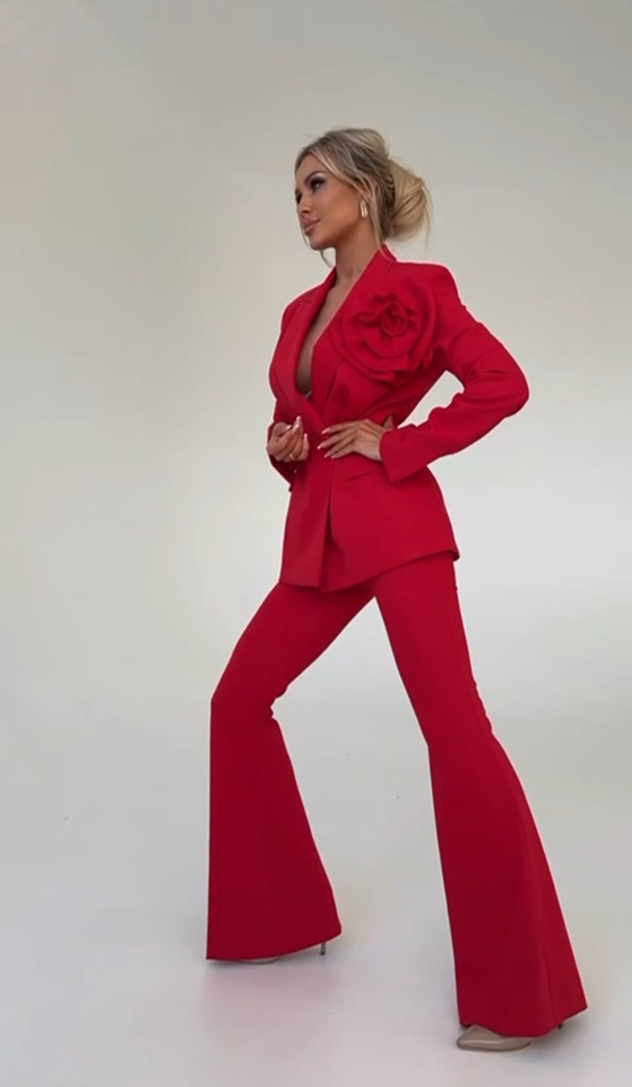Tailleur KATIA Giacca doppio petto  con spilla estraibile pantalone Zampa tessuto leggermente elasticizzato ottima vestibilita Made in Italy 🇮🇹