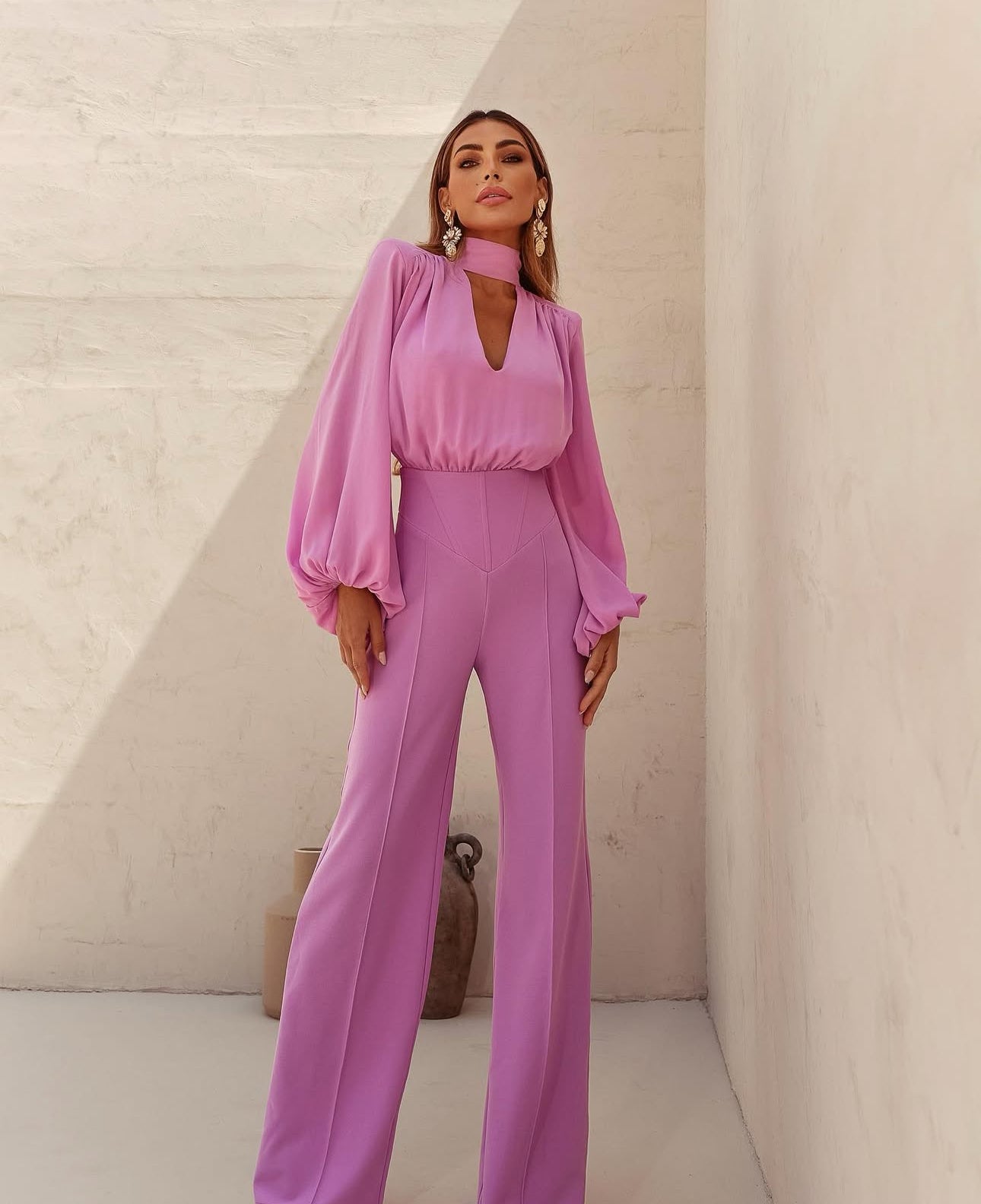 Jumpsuite MILENA Realizzata con materiali di alta qualità, è perfetta per ogni occasione grazie alla sua elegante vestibilità.