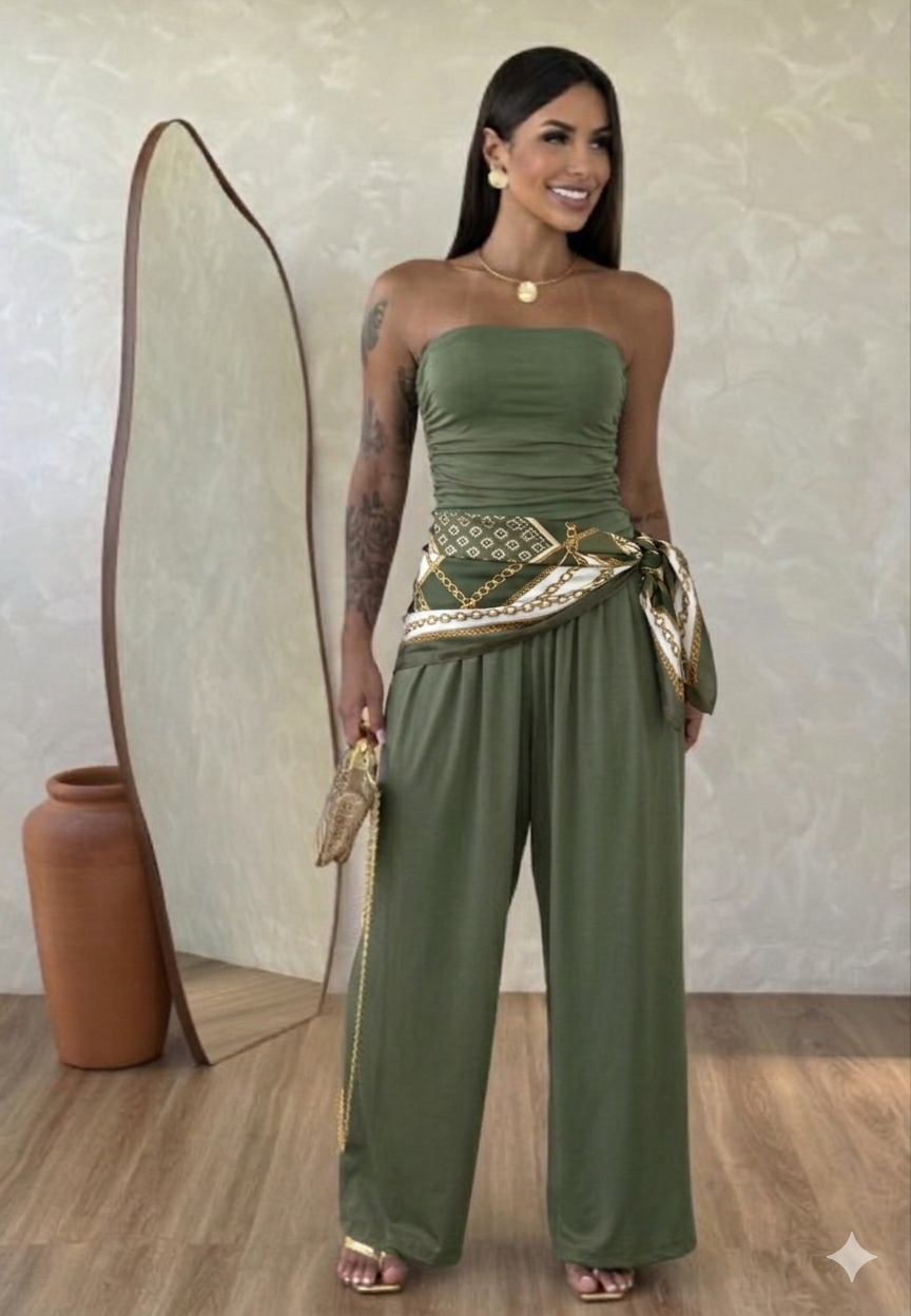 Jumpsuite Valentina Foulard in OMAGGIO
Aggiungi un tocco di freschezza al tuo guardaroba con questa splendida tuta intera.Un capo versatile che unisce la comodità del taglio a palazzo all'eleganza del top a fascia.