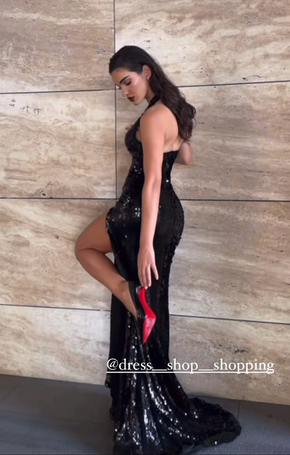 Vestito Valery di paillettes e spacco laterale per un tocco di sensualità eleganza