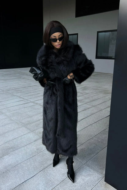 Pelliccia GIORGIA Avvolgente, sofisticato e ultra-morbido: questo cappotto lungo in ecopelliccia  porta il lusso in ogni look