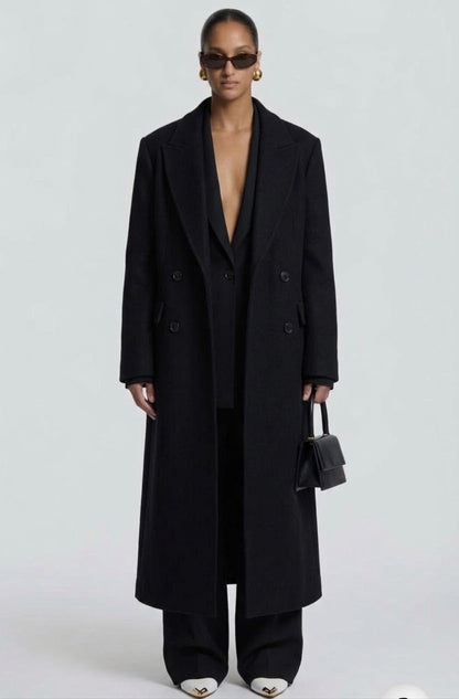 L'Outfit Completo Elegante: Tailleur Sartoriale & Cappotto Lungo coordinato⁠ Il perfetto connubio tra potenza e raffinatezza sartoriale. Un look completo pensato per la donna moderna che desidera un'eleganza impeccabile, dal mattino alla sera.