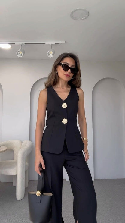 Tailleur OLIVIA smanicato con bottoni dorati imperiale