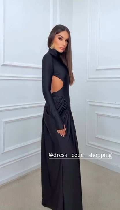 Abito JASMIN Un abito elegante e sensuale in tessuto aderente, con collo alto e maniche lunghe. I dettagli cut-out laterali e le arricciature sul punto vita valorizzano la silhouette, rendendolo perfetto per eventi serali e occasioni speciali.