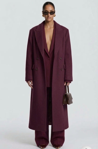 L'Outfit Completo Elegante: Tailleur Sartoriale & Cappotto Lungo coordinato⁠ Il perfetto connubio tra potenza e raffinatezza sartoriale. Un look completo pensato per la donna moderna che desidera un'eleganza impeccabile, dal mattino alla sera.