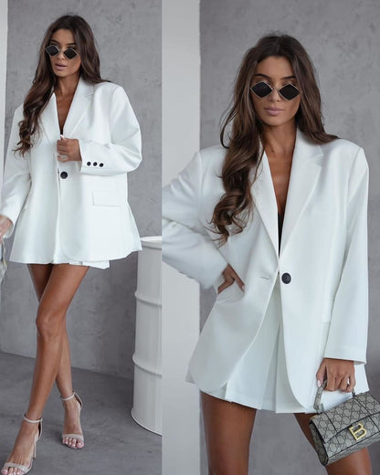 Tailleur SAMANTHA elegante completo composto da una giacca oversize e pantagonna in coordinati con un tocco sofisticato e moderno.